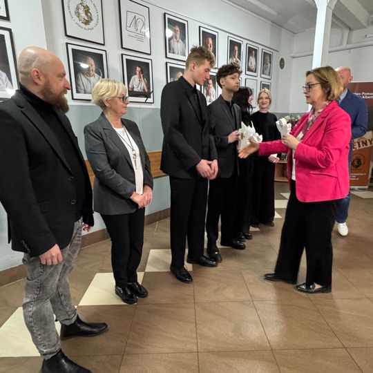 wernisaż wystawy „Mężczyzna w koszuli – oblicze godności”, Słupsk 2026