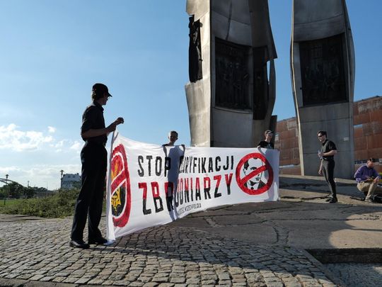 „Gdańsk przeciwko banderyzmowi”. Manifestacja przy Pomniku Poległych Stoczniowców