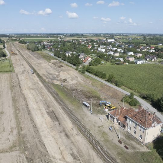 przystanek kolejowy Stronno – prace ziemne, przygotowanie nawierzchni pod nowe tory
