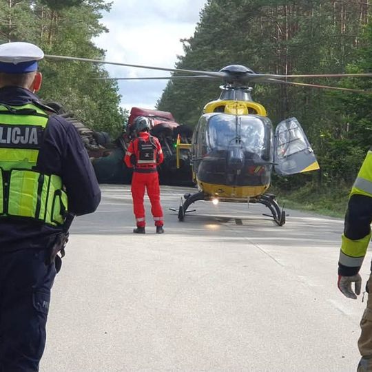 Dwie osoby zginęły w wyniku zderzenia dwóch samochodów ciężarowych i osobówki w powiecie człuchowskim. Do wypadku doszło w czwartek, 17 września między Przechlewem a Koczałą.