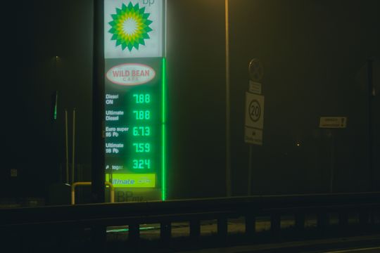 Ceny paliw od dzisiaj niższe. Na stacjach taniej o ponad złotówkę