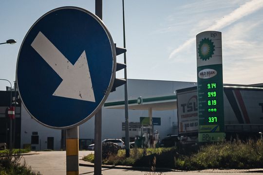 Ceny paliw od dzisiaj niższe. Na stacjach taniej o ponad złotówkę