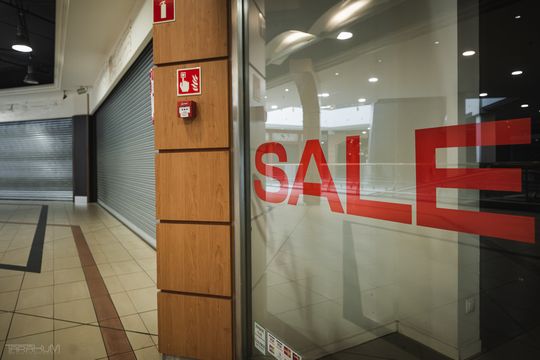 Galeria Alfa znika w oczach. Działają już tylko 3 sklepy