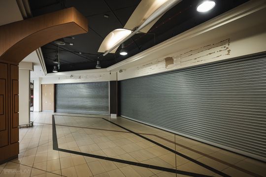 Galeria Alfa znika w oczach. Działają już tylko 3 sklepy