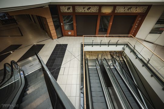 Galeria Alfa znika w oczach. Działają już tylko 3 sklepy