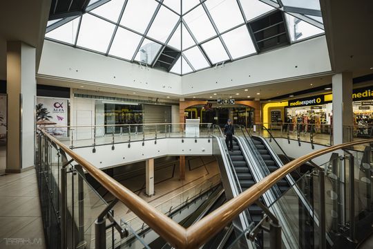 Galeria Alfa znika w oczach. Działają już tylko 3 sklepy