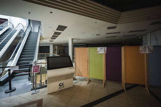 Galeria Alfa znika w oczach. Działają już tylko 3 sklepy
