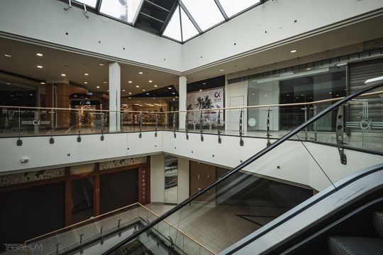 Galeria Alfa znika w oczach. Działają już tylko 3 sklepy