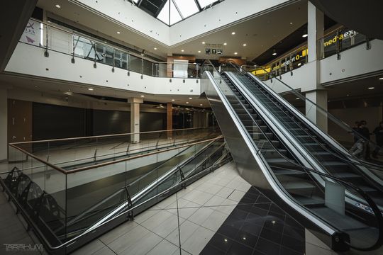 Galeria Alfa znika w oczach. Działają już tylko 3 sklepy