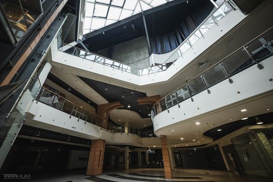 Galeria Alfa znika w oczach. Działają już tylko 3 sklepy