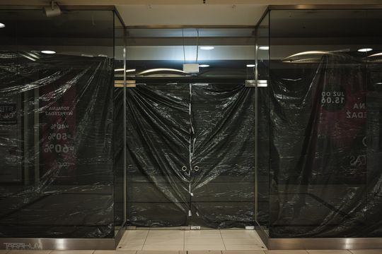 Galeria Alfa znika w oczach. Działają już tylko 3 sklepy