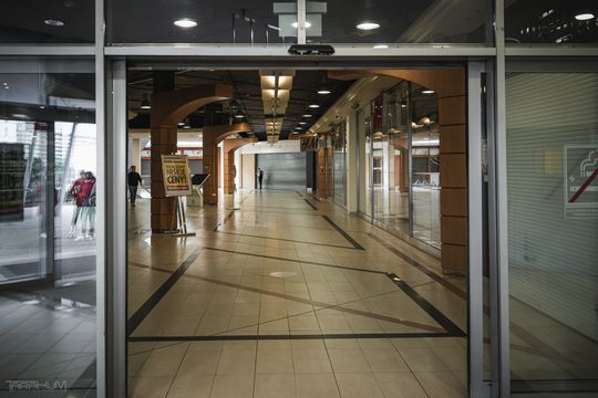 Galeria Alfa znika w oczach. Działają już tylko 3 sklepy