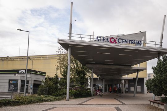 Galeria Alfa znika w oczach. Działają już tylko 3 sklepy