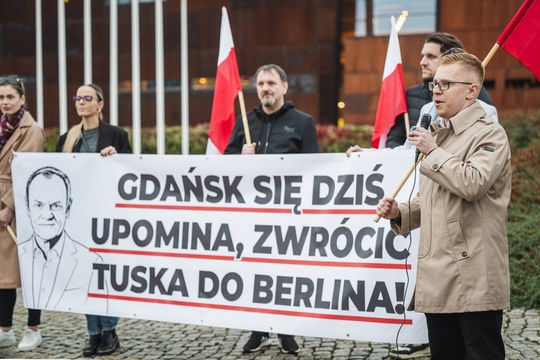 Antyrządowy marsz w trzecią rocznicę wyborów 15 października