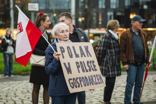 Antyrządowy marsz w trzecią rocznicę wyborów 15 października