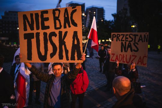 Antyrządowy marsz w trzecią rocznicę wyborów 15 października