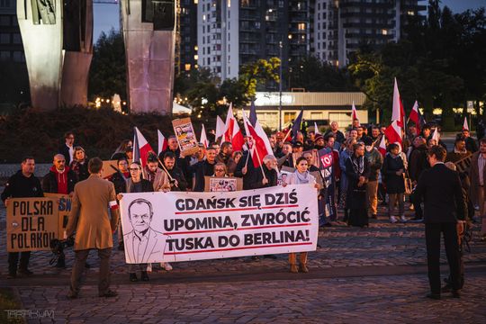 Antyrządowy marsz w trzecią rocznicę wyborów 15 października