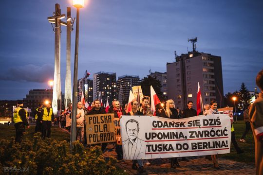 Antyrządowy marsz w trzecią rocznicę wyborów 15 października