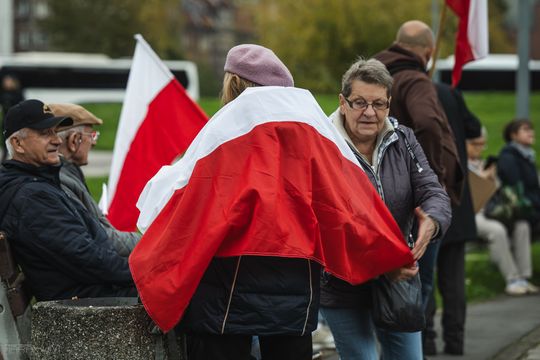 Antyrządowy marsz w trzecią rocznicę wyborów 15 października