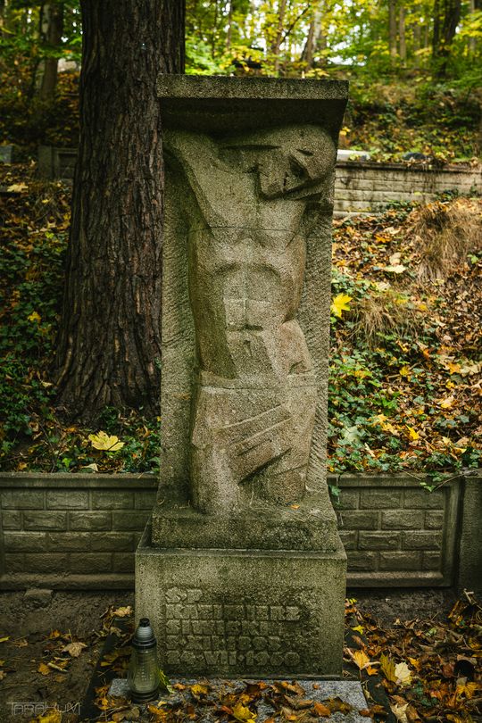 Znani, zasłużeni i niezapomniani. Odwiedzamy ich groby na gdańskich cmentarzach