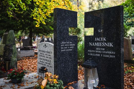 Znani, zasłużeni i niezapomniani. Odwiedzamy ich groby na gdańskich cmentarzach