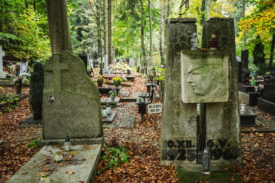 Znani, zasłużeni i niezapomniani. Odwiedzamy ich groby na gdańskich cmentarzach