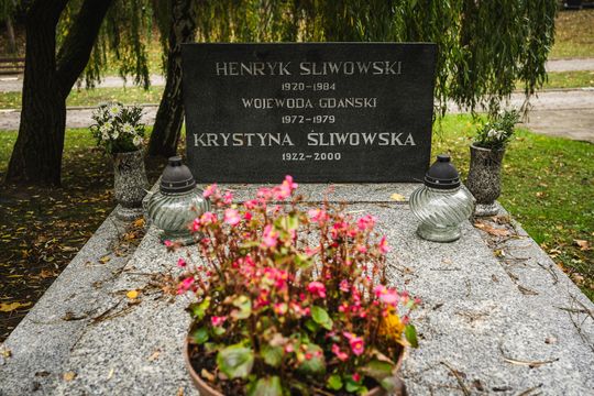 Znani, zasłużeni i niezapomniani. Odwiedzamy ich groby na gdańskich cmentarzach