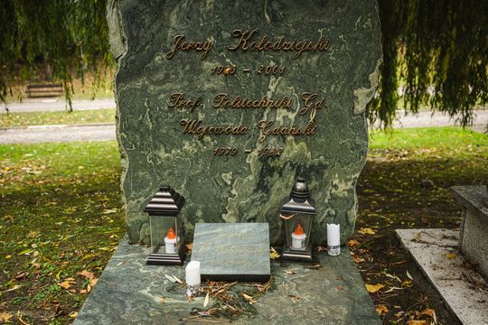 Znani, zasłużeni i niezapomniani. Odwiedzamy ich groby na gdańskich cmentarzach