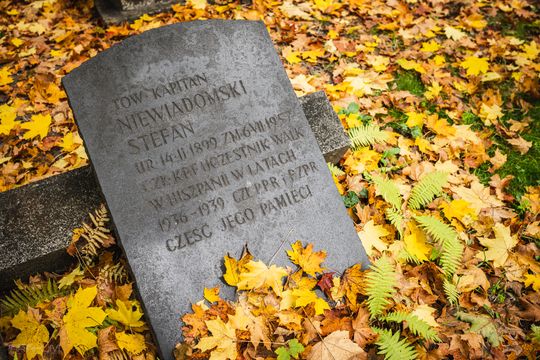 Znani, zasłużeni i niezapomniani. Odwiedzamy ich groby na gdańskich cmentarzach