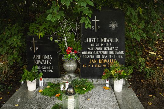 Znani, zasłużeni i niezapomniani. Odwiedzamy ich groby na gdańskich cmentarzach