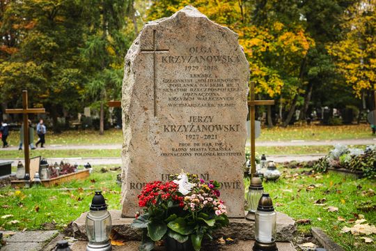 Znani, zasłużeni i niezapomniani. Odwiedzamy ich groby na gdańskich cmentarzach