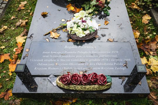 Znani, zasłużeni i niezapomniani. Odwiedzamy ich groby na gdańskich cmentarzach