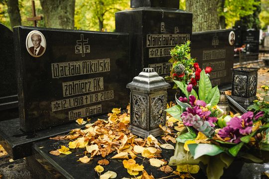 Znani, zasłużeni i niezapomniani. Odwiedzamy ich groby na gdańskich cmentarzach