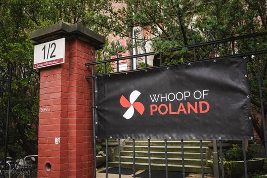 Wyścigi dronów wielkości dłoni w Gdańsku. 40 pilotów na zawodach Whoop of Poland