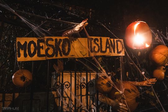 Willa Kirsch przez lata z okazji Halloween i Bożego Narodzenia