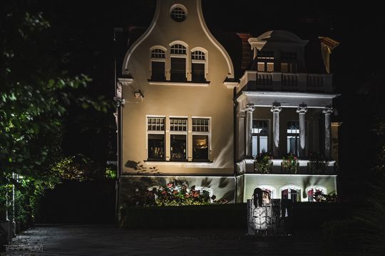 Willa Kirsch przez lata z okazji Halloween i Bożego Narodzenia