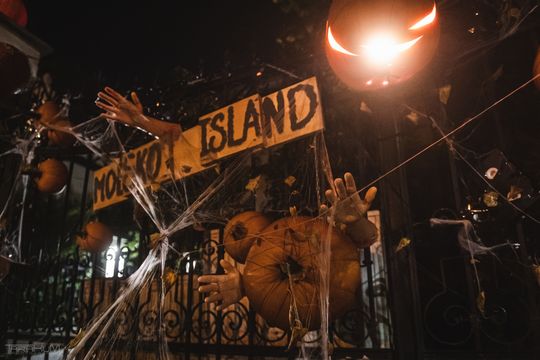 Willa Kirsch przez lata z okazji Halloween i Bożego Narodzenia