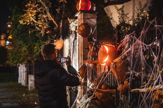 Willa Kirsch przez lata z okazji Halloween i Bożego Narodzenia