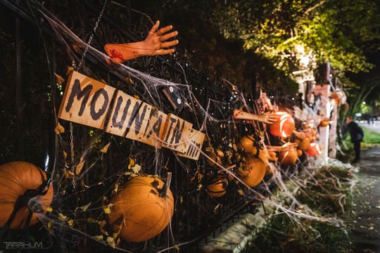 Willa Kirsch przez lata z okazji Halloween i Bożego Narodzenia