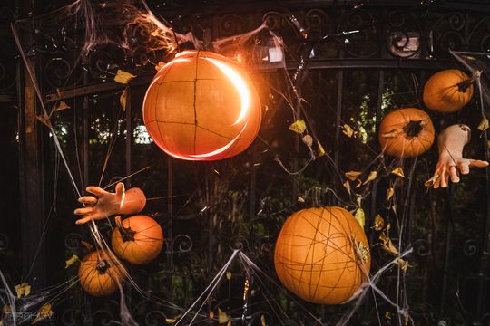 Willa Kirsch przez lata z okazji Halloween i Bożego Narodzenia
