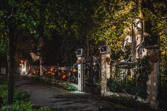 Willa Kirsch przez lata z okazji Halloween i Bożego Narodzenia