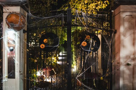 Willa Kirsch przez lata z okazji Halloween i Bożego Narodzenia