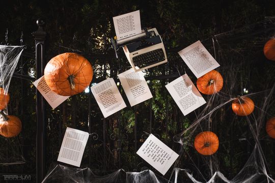 Willa Kirsch przez lata z okazji Halloween i Bożego Narodzenia