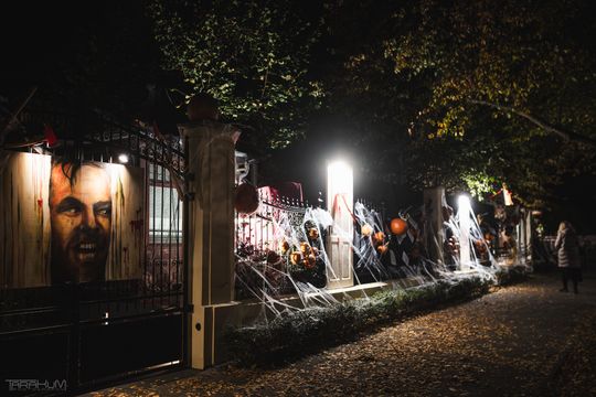 Willa Kirsch przez lata z okazji Halloween i Bożego Narodzenia