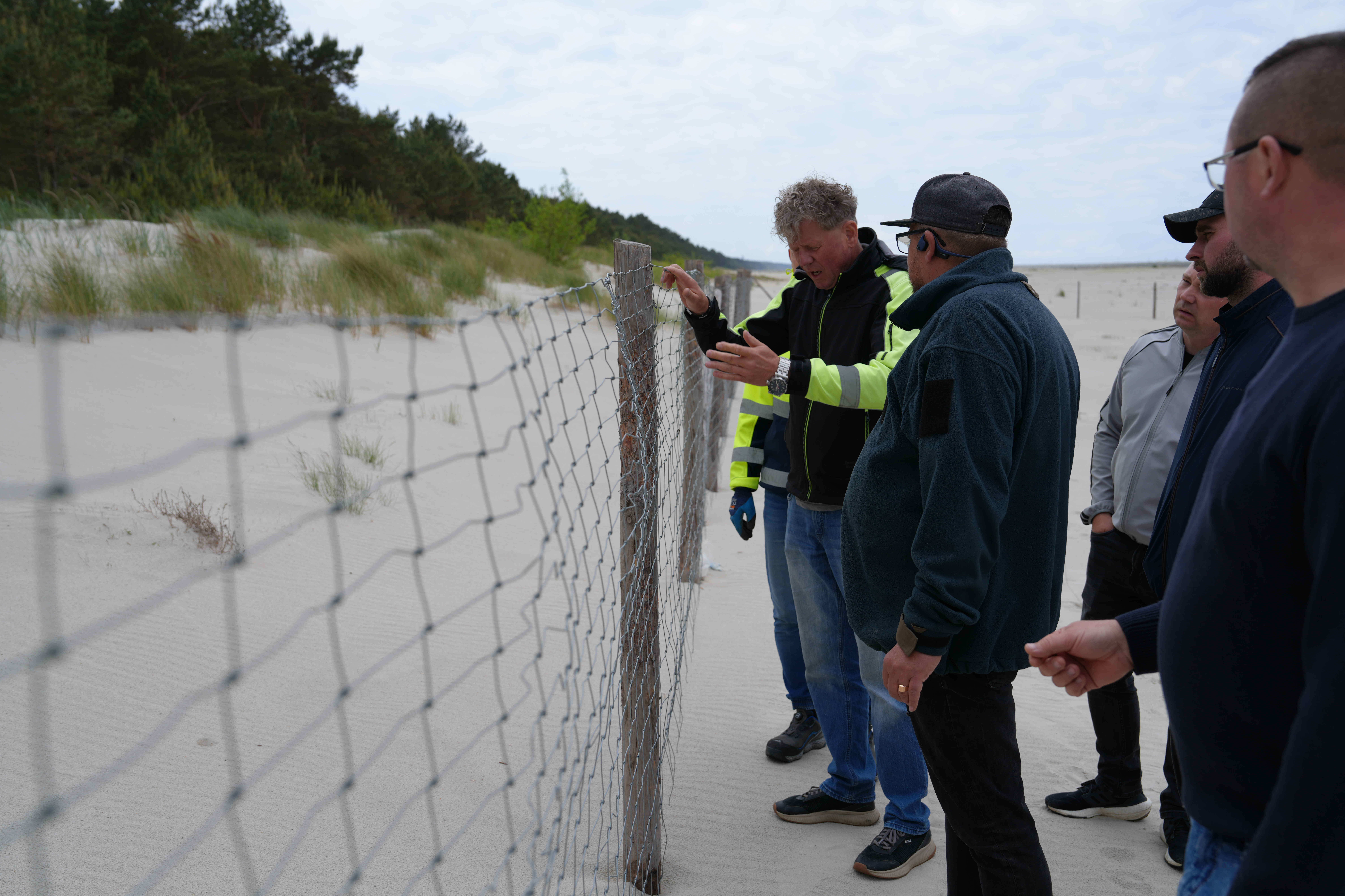 ogrodzenie chroniące wydmy