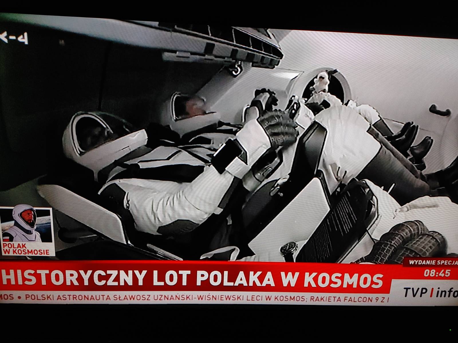 załoga miski Axion 4 w kapsule Dragon