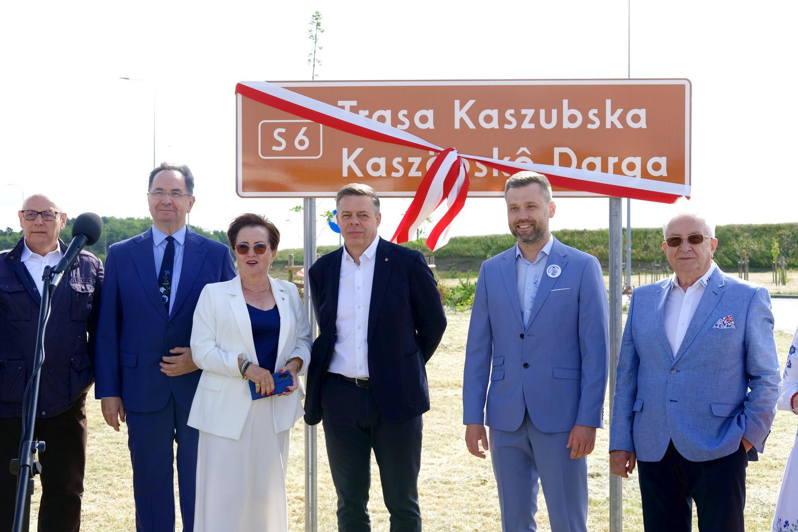 odsłonięcie pierwszej dwujęzycznej tablicy na Trasie Kaszubskiej