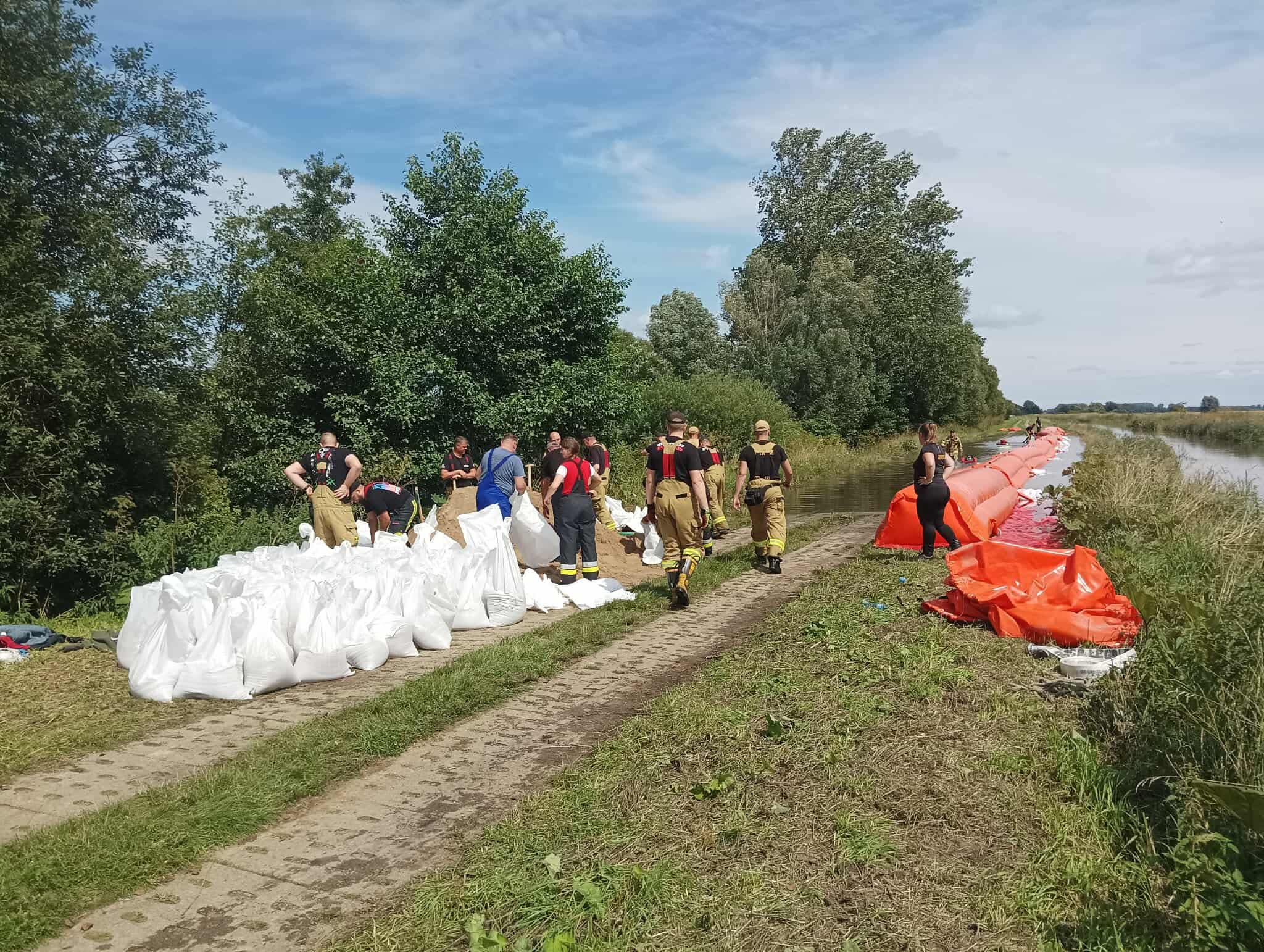 przerwany wał przeciwpowodziowy w Łęgowie