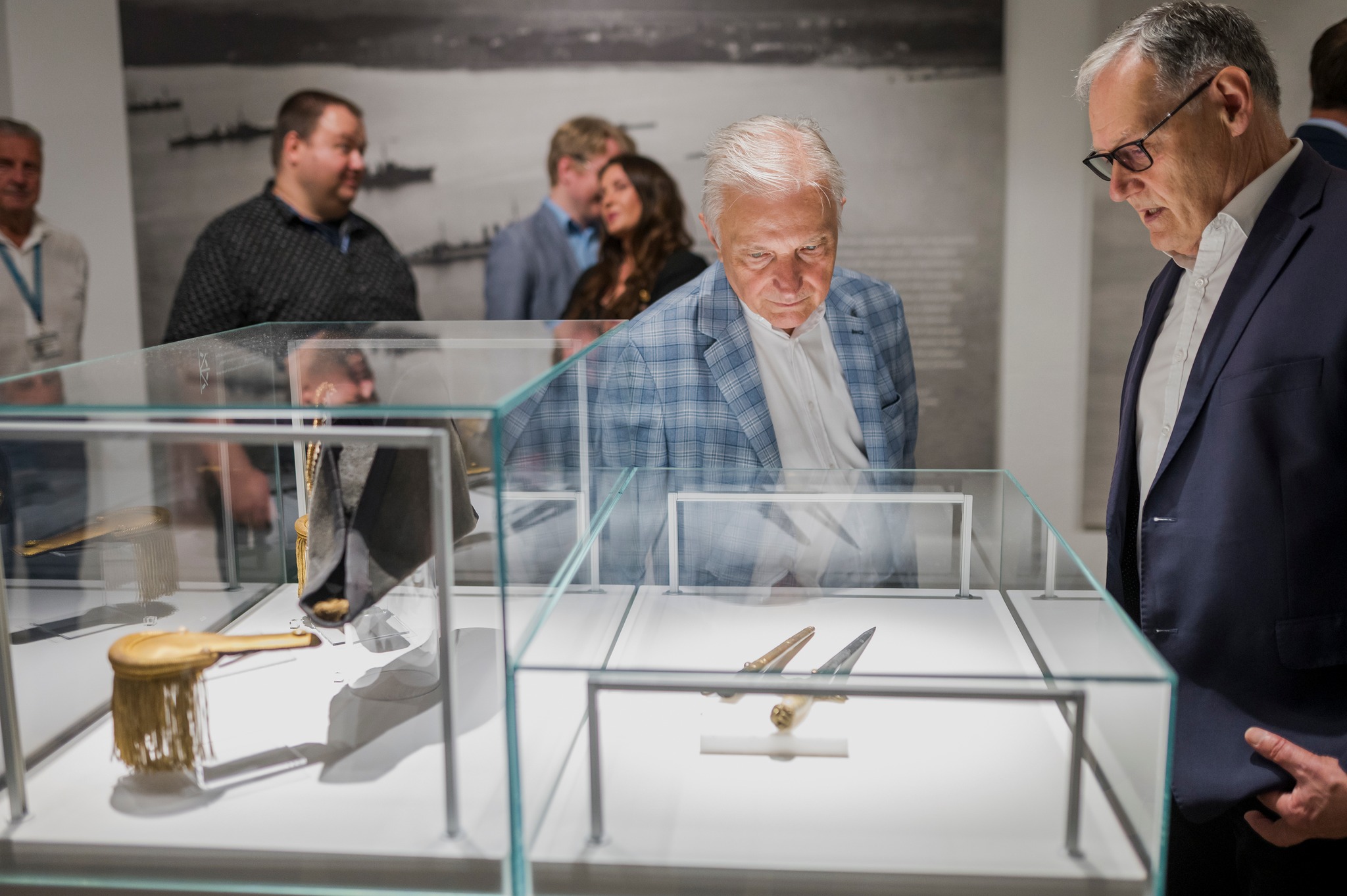 „Marynarski five o’clock. Marynarze z okrętów zagranicznych bander i ich wojaże po Polsce”