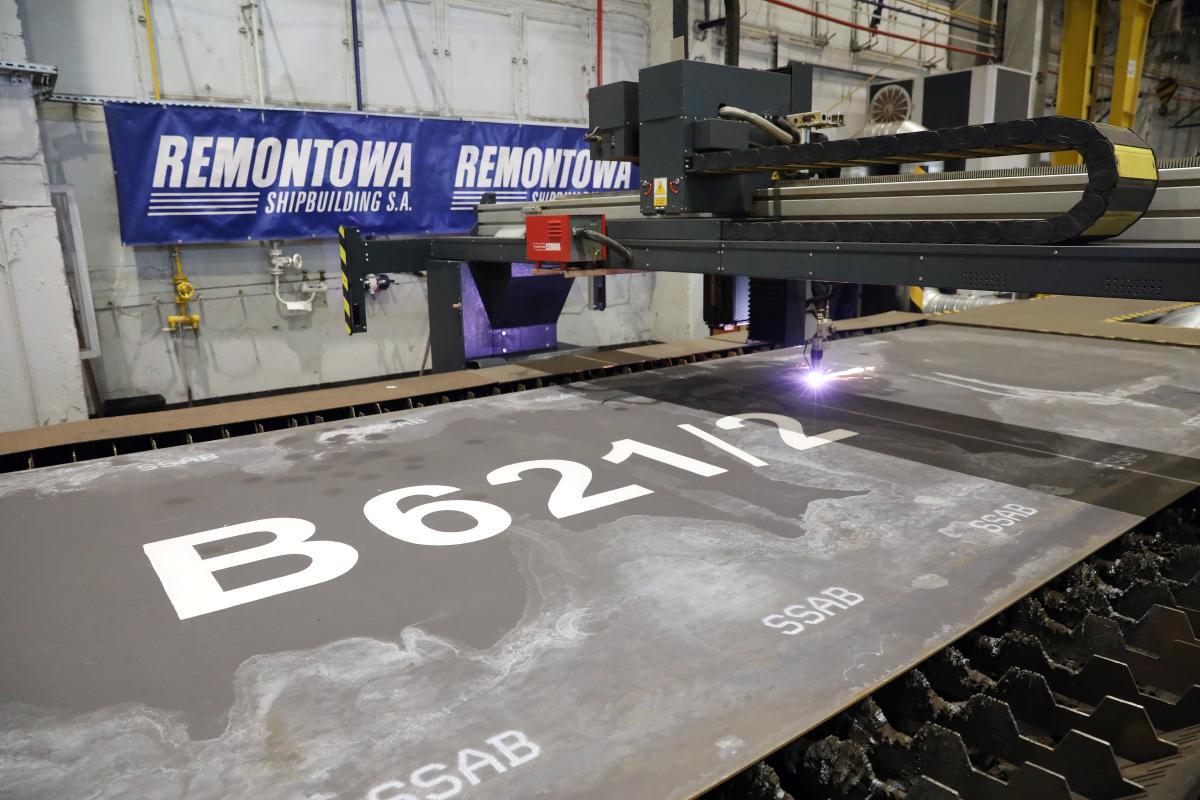 palenie blach pod budowę drugiego promu pasażersko-samochodowego dla Szkotów